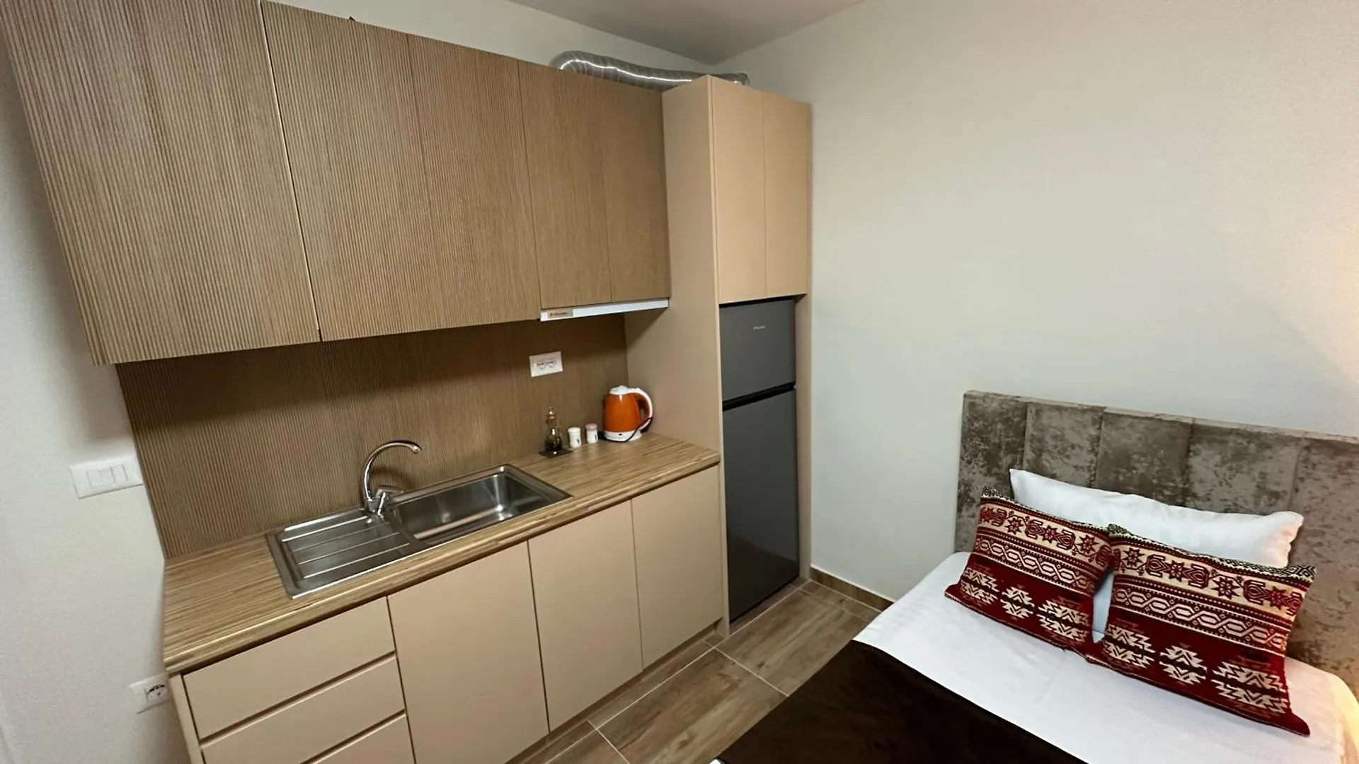 Cozy Centrally Located Room For Two 1, 10 Min Walk From City Center Tirana 0*,