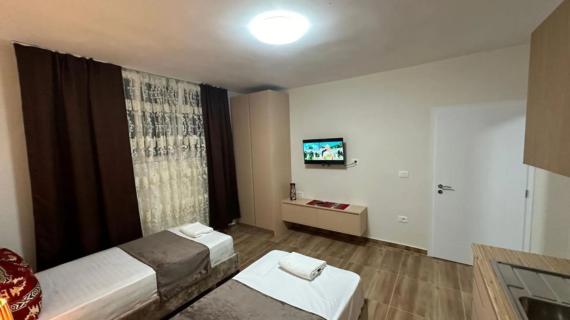 Cozy Centrally Located Room For Two 1, 10 Min Walk From City Center Tirana Albania