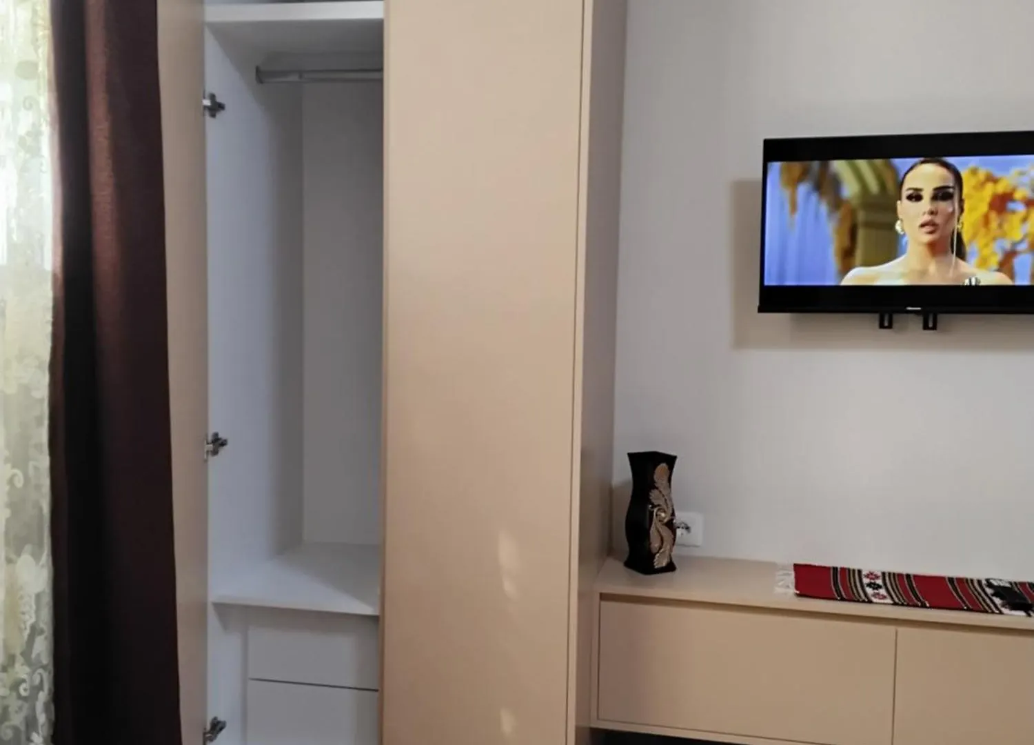 Cozy Centrally Located Room For Two 1, 10 Min Walk From City Center Tirana
