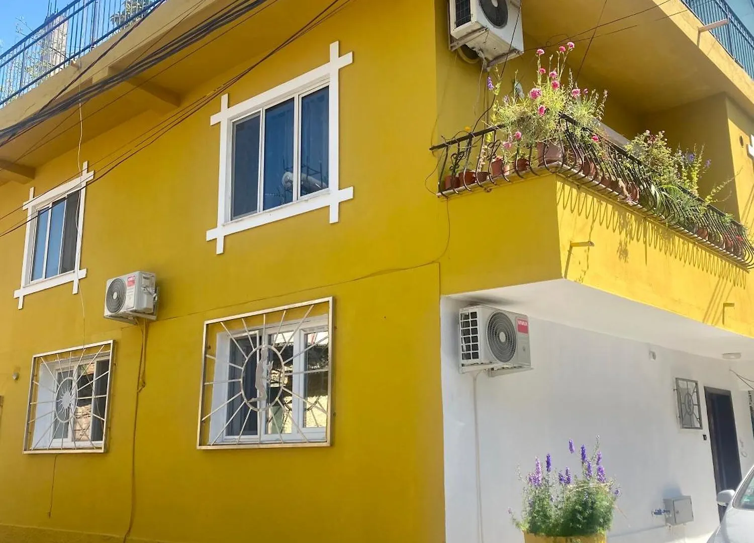 Cozy Centrally Located Room For Two 1, 10 Min Walk From City Center Tirana Apartment